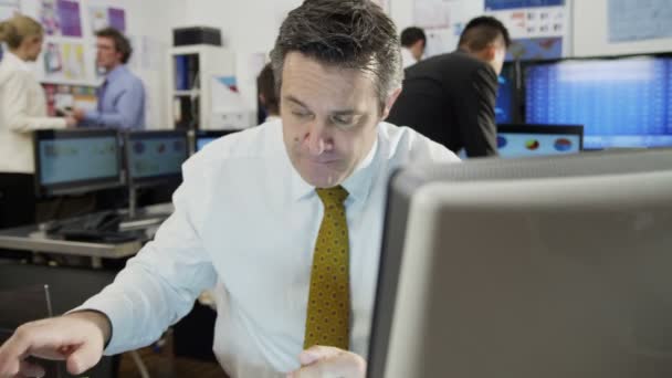 trader du marché fait affaire par téléphone 