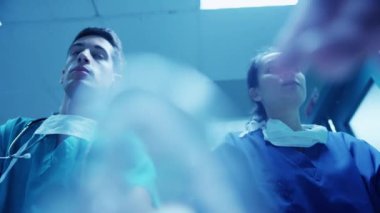 Hastanın durumunun ciddi tıbbi personel taşıma