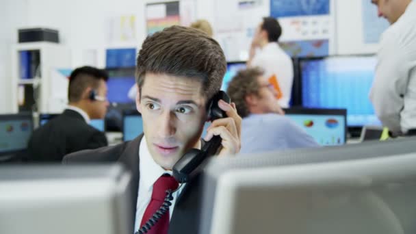 trader du marché fait affaire par téléphone 