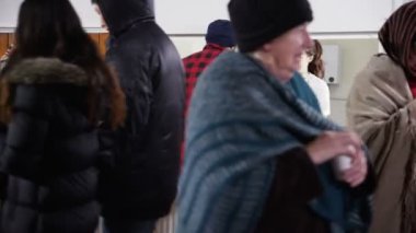 evsizleri besleme için aşevi gönüllü yardım