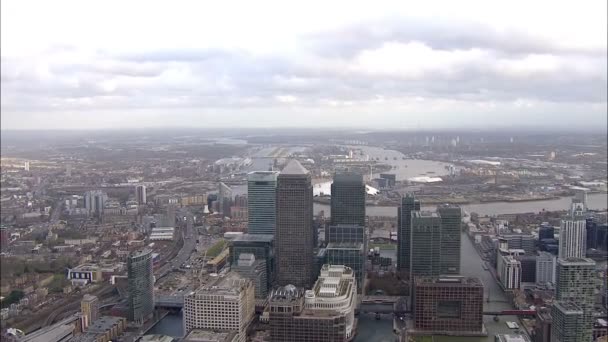 Distinkt tornen i Londons finansdistrikt — Stockvideo