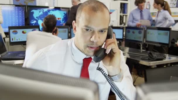 trader du marché fait affaire par téléphone 