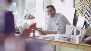 asistan sohbetler müşterilerine mağaza