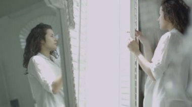 zarif dairesinde rahatlatıcı kadın