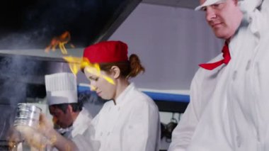 profesyonel şefler hazırlanması ve ticari mutfak yemek takımı.