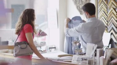 Müşteri Yardımcısı sohbetlere saklamak