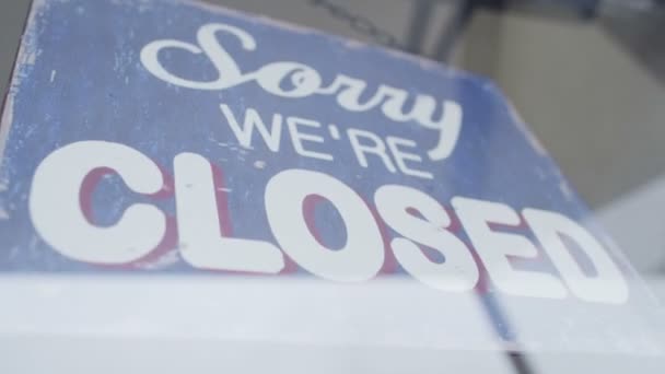 Closed' sign is turned to 'Open' — Stockvideo