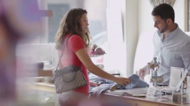 Müşteri Yardımcısı sohbetlere saklamak