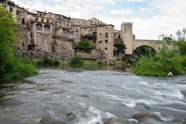 Besalu.