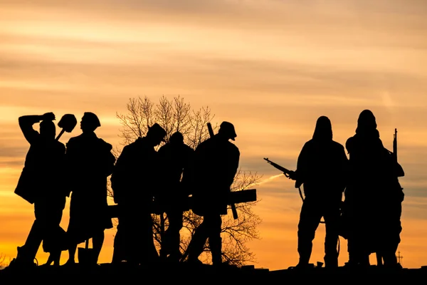 sunrise adlı asker oldiers.