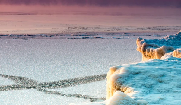 sabah ladoga Gölü kıyısında.
