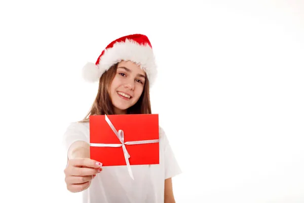 Felice Ragazza Adolescente Shirt Bianca Cappello Rosso Babbo Natale Tiene — Foto Stock