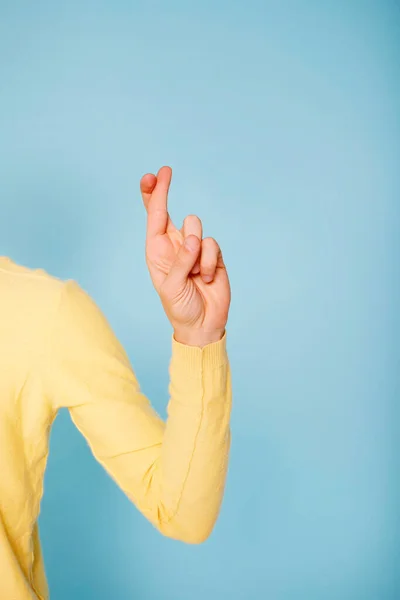 Närbild Lycklig Man Håller Ihop Fingrarna Lycka Koncept Hoppas Något — Stockfoto