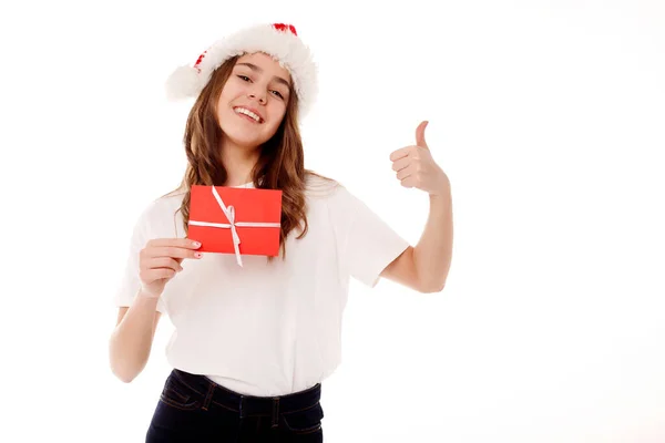 Glückliches Junges Teenager Mädchen Weißem Shirt Und Weihnachtsmann Mütze Hält — Stockfoto