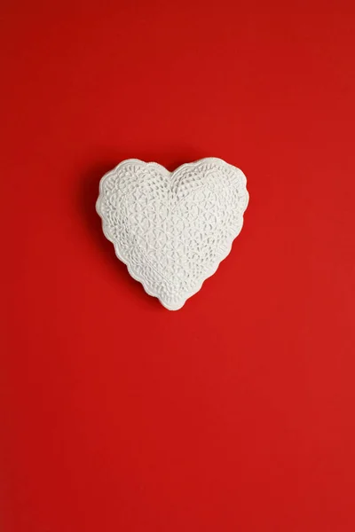赤の背景に白いハート バレンタインデー 記念日 母の日 結婚の概念 招待状電子カード — ストック写真