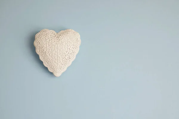 Corazón Blanco Sobre Fondo Azul Día San Valentín Aniversario Día — Foto de Stock