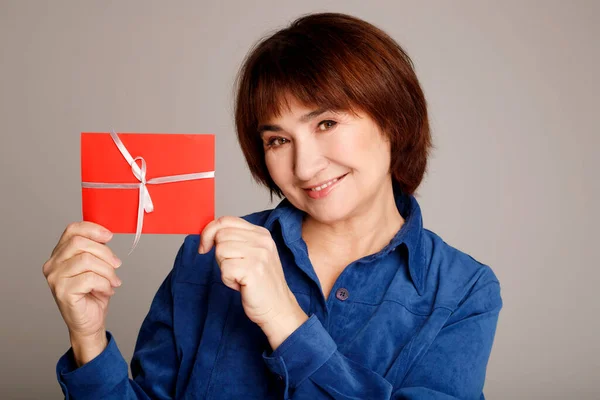 Happy Middle Aged Mature Woman Blue Blouse Holds Red Gift — Stockfoto