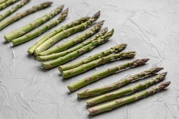 Diagonally Arranged Stalks Fresh Green Asparagus Gray Background — Photo