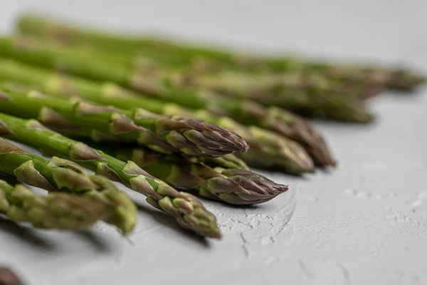 Close Lies Bunch Fresh Green Asparagus — Foto de Stock