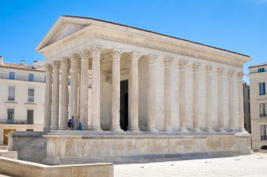 nimes Roma Tapınağı