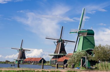 Mills Hollanda 'da, ülkenin geleneksel ve doğrudan simgesi.
