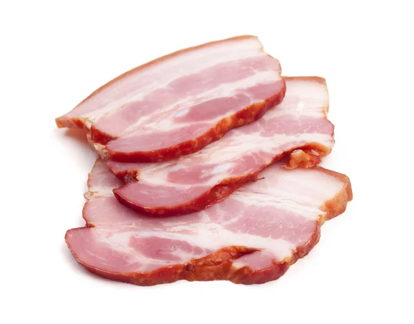 Fatias de bacon curado - recortadas em branco — Fotografia de Stock