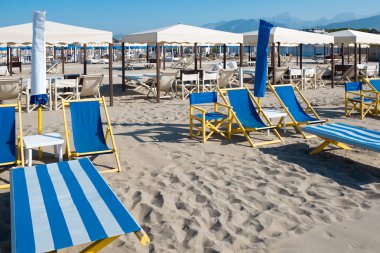 plaj şemsiye, şezlong, deniz kum üzerinde çadır