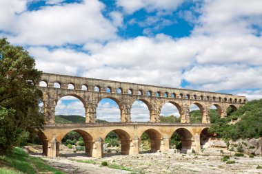 Pont du gard - Güney Fransa yakınındaki NIMES Roma su kemeri.