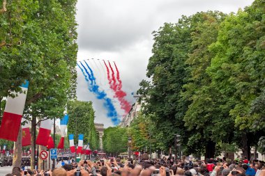 Paris - 14 Temmuz: Fransız patrouille izlerken de france