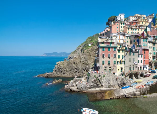 Kust dorp van rio maggiore, Italië — Stockfoto