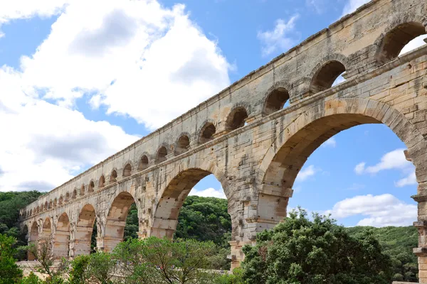 Pont du gard - Güney Fransa yakınındaki NIMES Roma su kemeri.