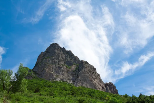 Bugarach montanha onde será a salvação do em um — Fotografia de Stock