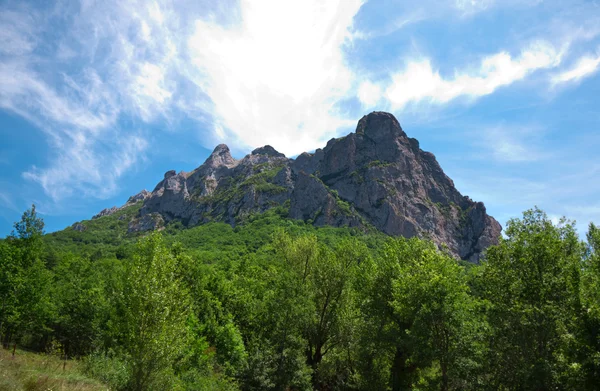 Bugarach hora kde bude spásu v — Stock fotografie