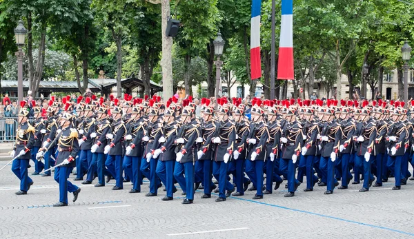 PARIS - JULY 14: Army columns marching at a military parade in t — Stock Photo, Image
