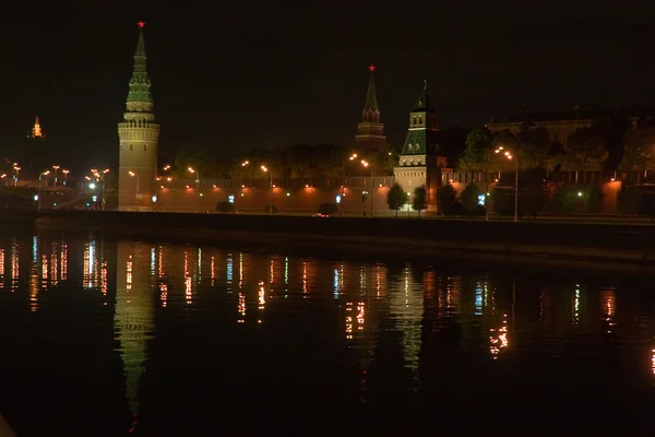 Vue panoramique du Kremlin de Moscou la nuit, Russie — Photo