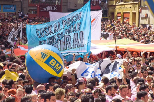 Pamplona, Spanien-6 juli: är vid öppnandet av san fe — Stockfoto