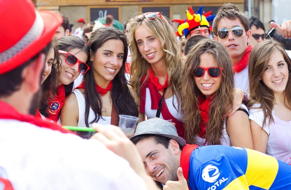 PAMPLONA, SPAIN -JULY 6: Young having fun at the opening — Stock Photo, Image