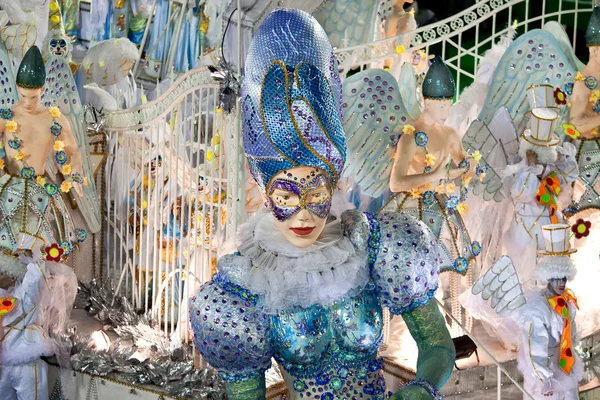 RIO DE JANEIRO - 10 FÉVRIER : Spectacle avec décorations sur le carnaval — Photo