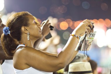 Rio De Janeiro - Şubat 10: Karnaval Sa üzerinde bir kadın fotoğrafları