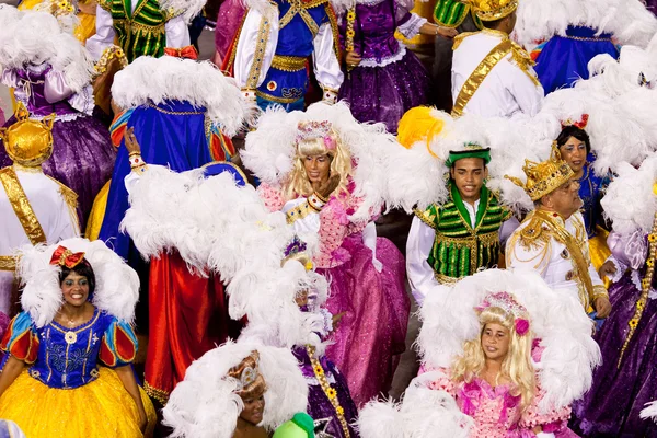 Rio De Janeiro - 11 lutego: Womans i człowiek w kostiumie tańczyć — Zdjęcie stockowe