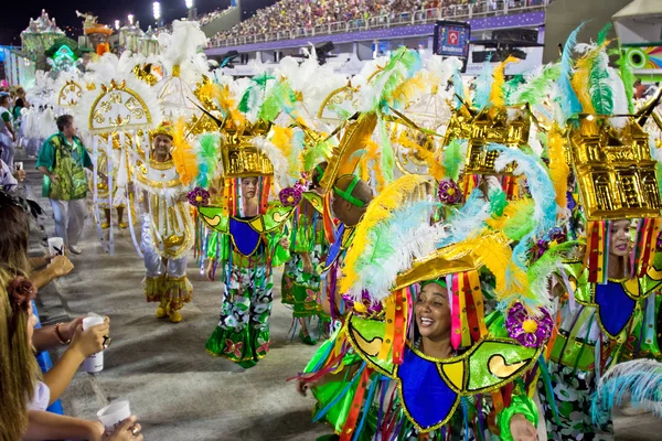 Rio De Janeiro - 10 februari: Een vrouw en man in kostuum dancin — Stockfoto