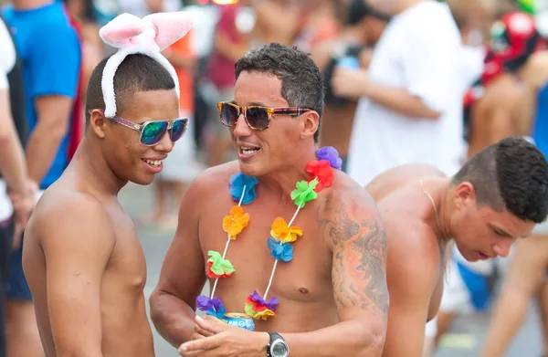 Rio de janeiro - 11 februari: två män i kostymer på gratis — Stockfoto