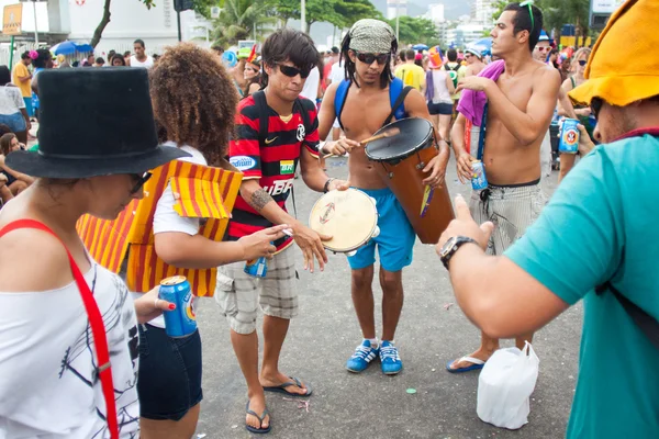 RIO DE JANEIRO - FEBRUARY 11: Street musicians to free 's — Stock Photo, Image
