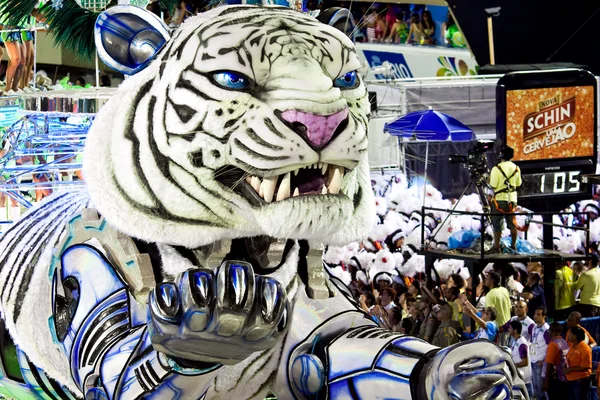Rio De Janeiro - 11 Şubat: Gösteri karnaval süslemeleri ile — Stok fotoğraf
