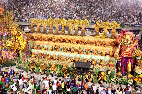 RIO DE JANEIRO - 11 FÉVRIER : Spectacle avec décorations sur le carnaval — Photo