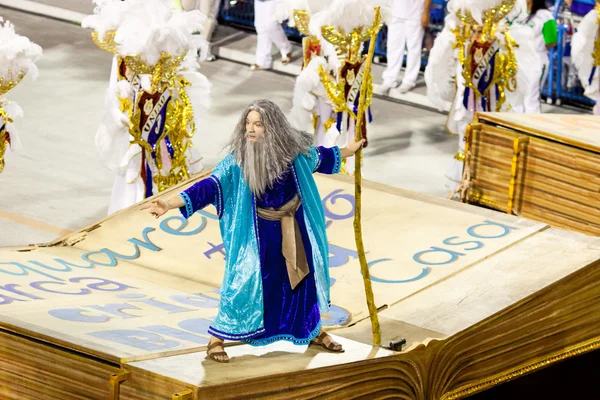 RIO DE JANEIRO - FEVEREIRO 11: Show com decorações no carnaval — Fotografia de Stock