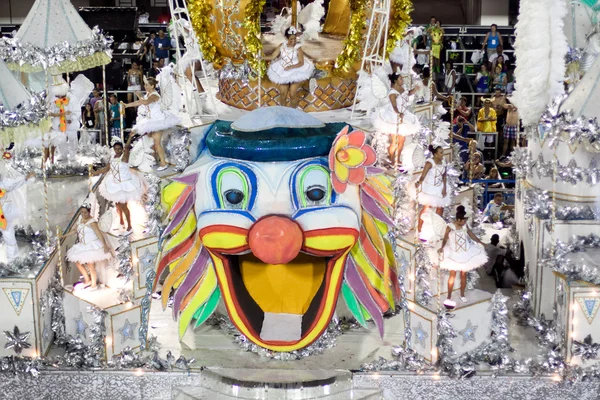 RIO DE JANEIRO - FEVEREIRO 10: Show com decorações no carnaval — Fotografia de Stock