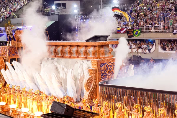 Rio De Janeiro - 11. února: Show s dekorací na karneval — Stock fotografie