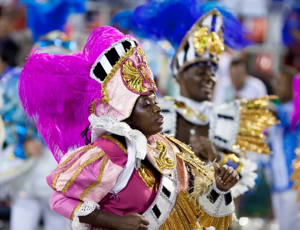 RIO DE JANEIRO - FEBRUARY 11: A woman in costume dancing on carn — Stock Photo, Image