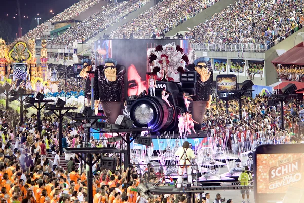 Rio De Janeiro - 11. února: Show s dekorací na karneval — Stock fotografie